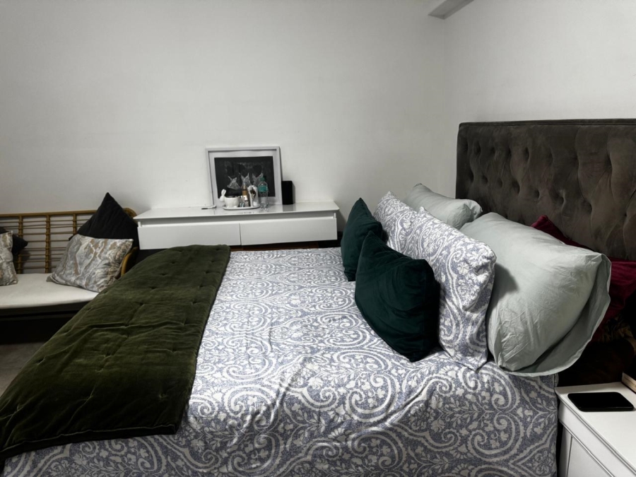 2 Bedroom Property for Sale in Sea Point Western Cape